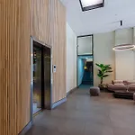 Renovado Con Terraza En El Corazon De Las Condes