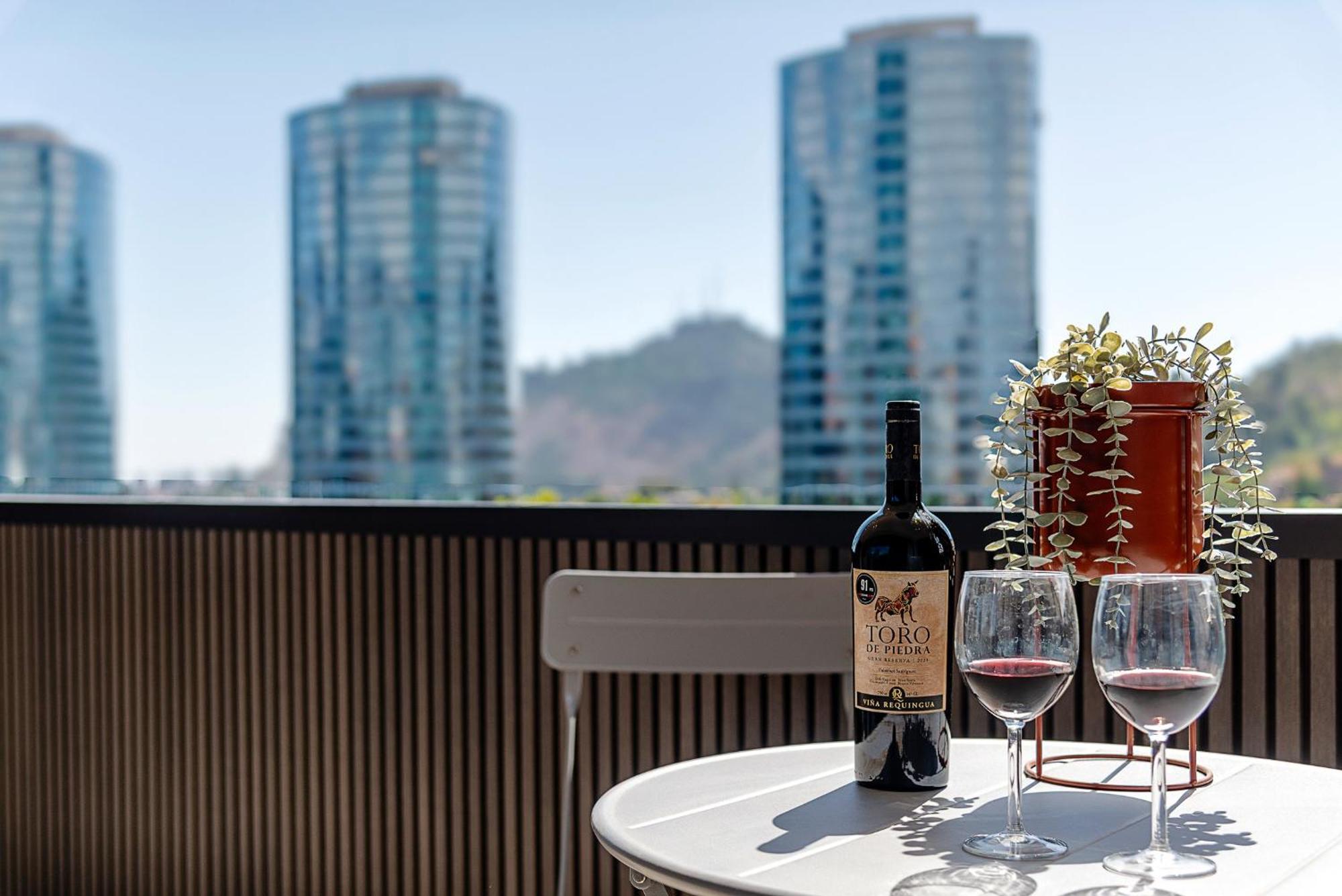 Renovado Con Terraza En El Corazon De Condes Santiago